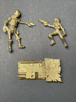 Black Scorpion Miniatures Salute 2010 Freebie Retro Sci-Fi Robot +  Ray Gun Girl