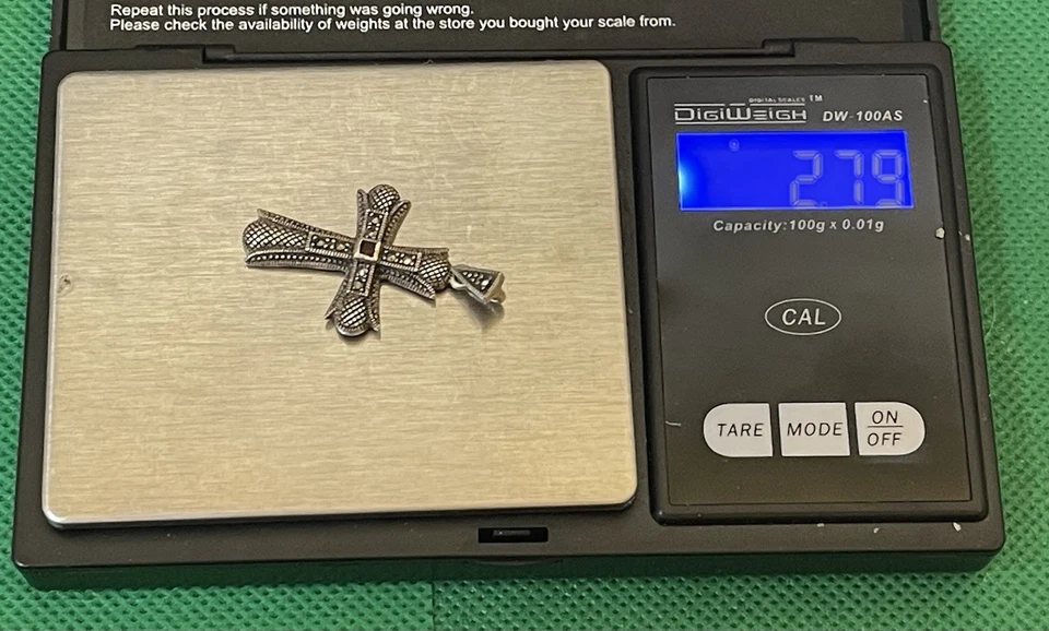 Colgante Cruz Marcasita Plata de Ley .925 con Piedra Central Roja Foto 4 de 4