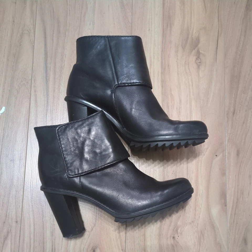 Women's black leather boots  ankle  height  high heels size 6.5  - Image 2 of 4
