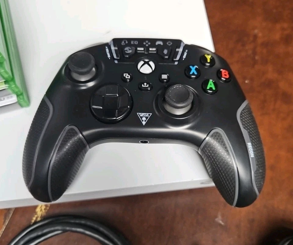 Consola Microsoft Xbox One X 1TB Robot Blanco 1787 + Mando + 5 Juegos Probados Foto 3 de 4