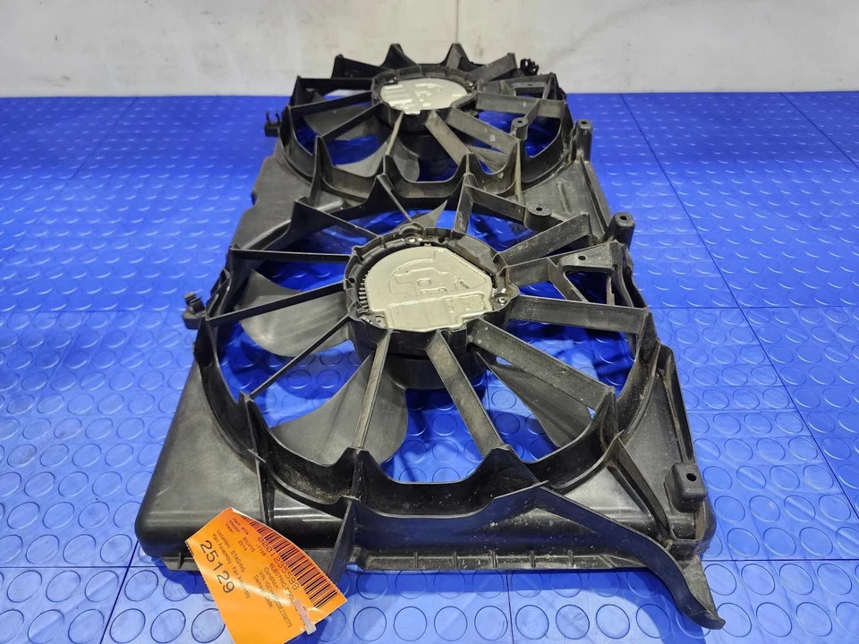 Conjunto de ventilador de refrigeración del motor Chevrolet Silverado 1500 14-18 original OEM Foto 3 de 4