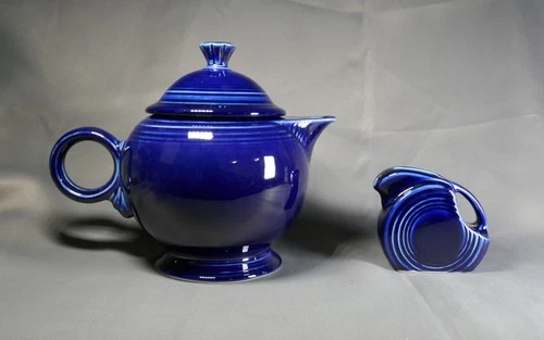 Vintage Cobalt Blue (P86 ) Large Fiestaware Teapot w/Creamer. Great condition.