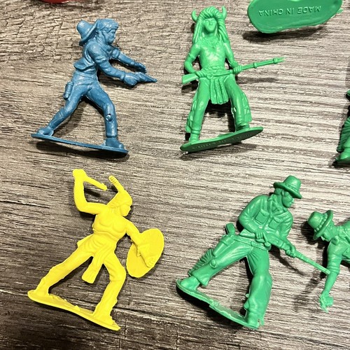 Vintage Cowboys & Indianer Figuren Kunststoff Spielzeug Wilder Westen 16 Stück Tortenaufleger - Bild 4 von 5