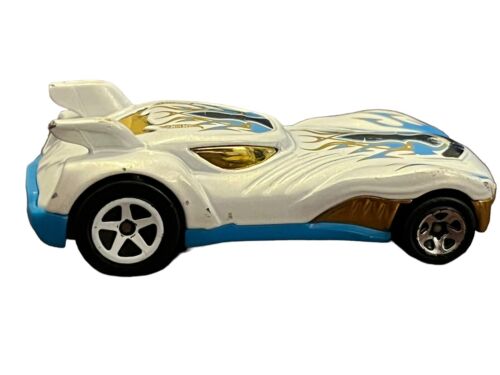 Hot Wheels 2010 White Howlin' Heat Made in Thailand R0949 - Picture 7 of 24