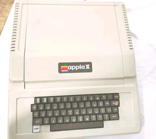 Vintage Apple II Plus Computer A2S1048 – Working, Displays Apple ][ – No Drives