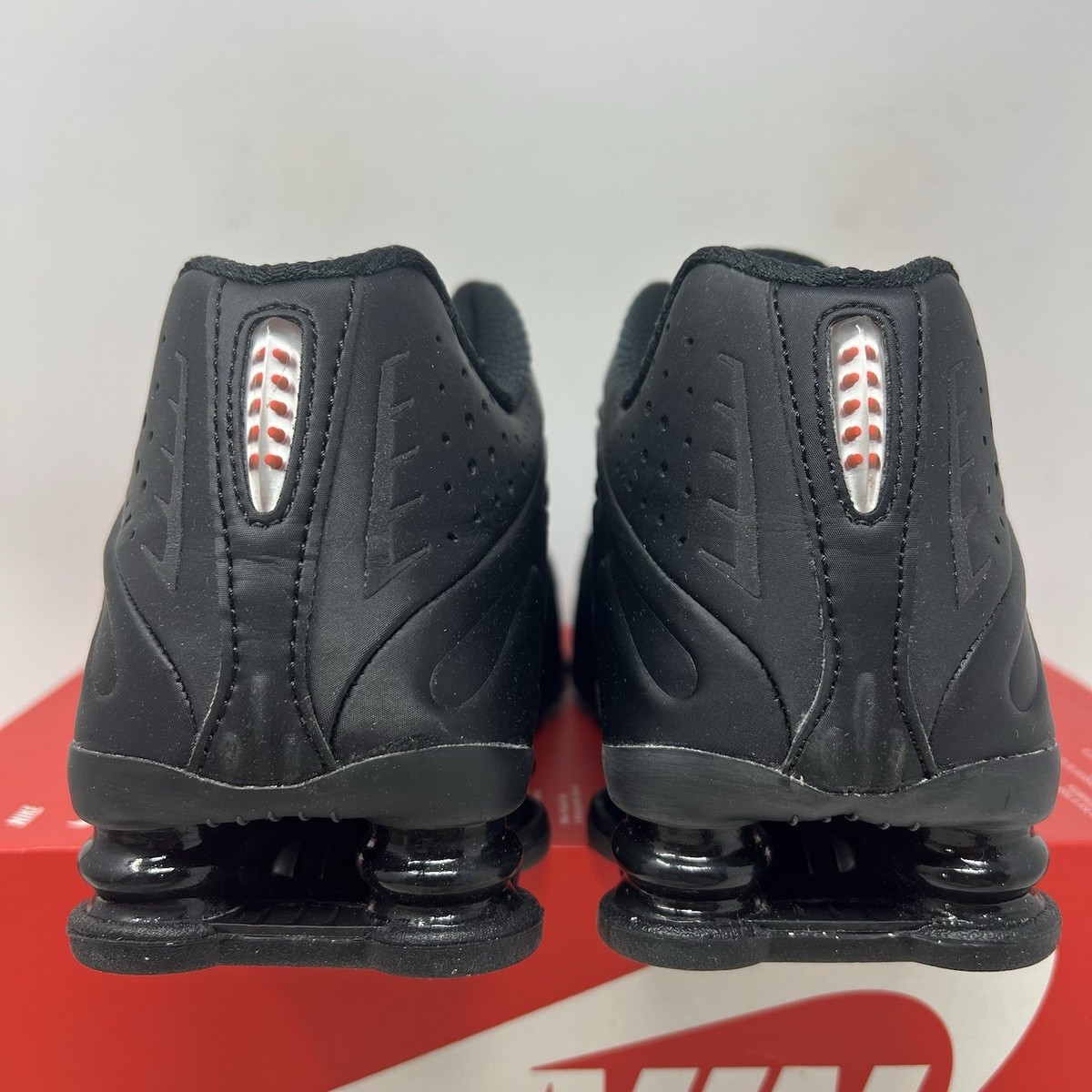 Nike Shox R4 Black Black Black Max Orange Womens 8 No Lid AR3565