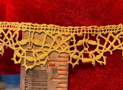 ANTIQUE ONE YARD YELLOW BOBBIN FRENCH LACE UNUSED HANDMADE COTTON (2) - Picture 4 of 5