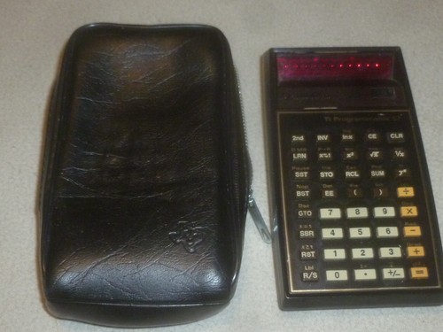 CALCOLATRICE PROGRAMMABILE VINTAGE TEXAS INSTRUMENTS TI-67 CON CUSTODIA ZIP - Foto 1 di 5