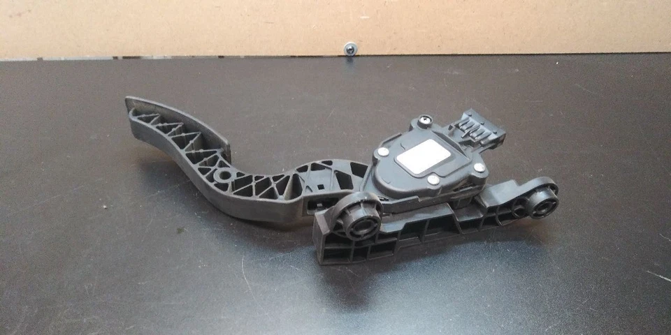 12 13 14 15 16 17 HYUNDAI ACCENT PEDAL DE ACELERADOR OEM 32700-1R500 Foto 3 de 4