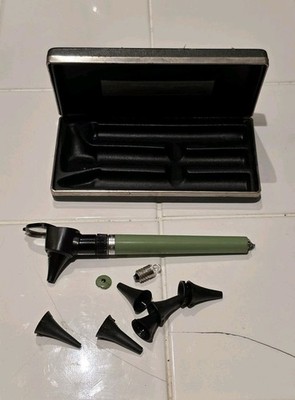 Welch Allyn Set Otoscope  Model 129 Antique Vintage (FOR PARTS OR REPAIR ONLY)!!