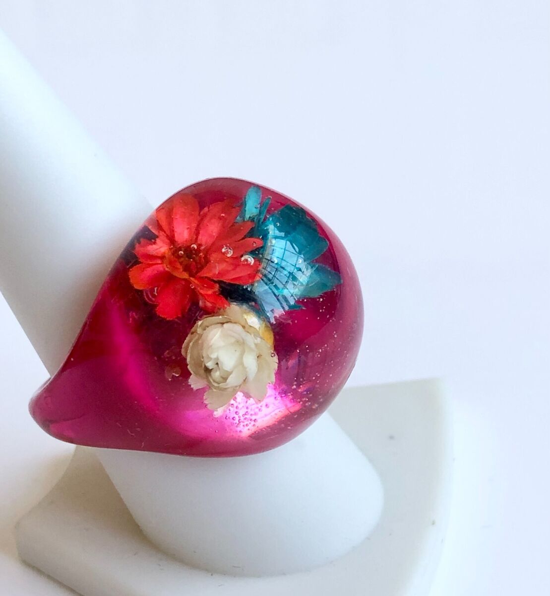 1960's Chunky Red Lucite Ring with Three Flowers Inside The Dome Ring size 8.5 | eBay 1960's Chunky Red Lucite Ring with Three Flowers Inside The Dome Ring size 8.5 | eBay