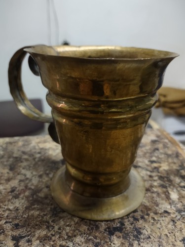 Vintage hand hammered brass drinking handled cup or mug re-enactor 4 3/4" tall - Picture 5 of 6