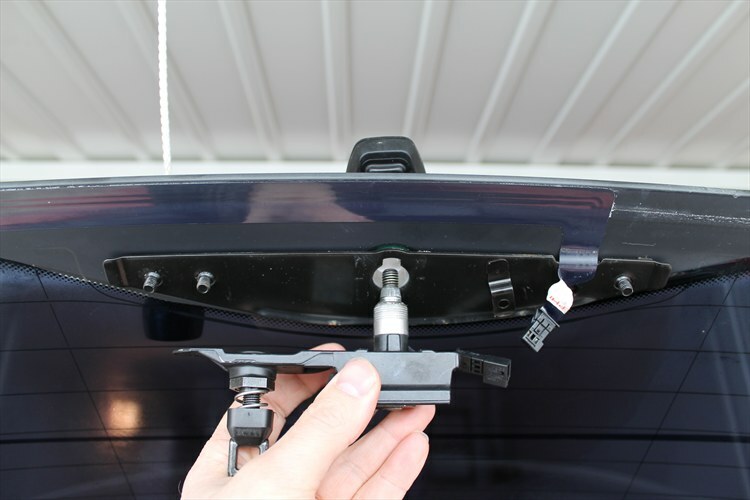 Genuine BMW E61 E91 WIPER SHAFT PIVOT Touring Rear Window Wiper 
