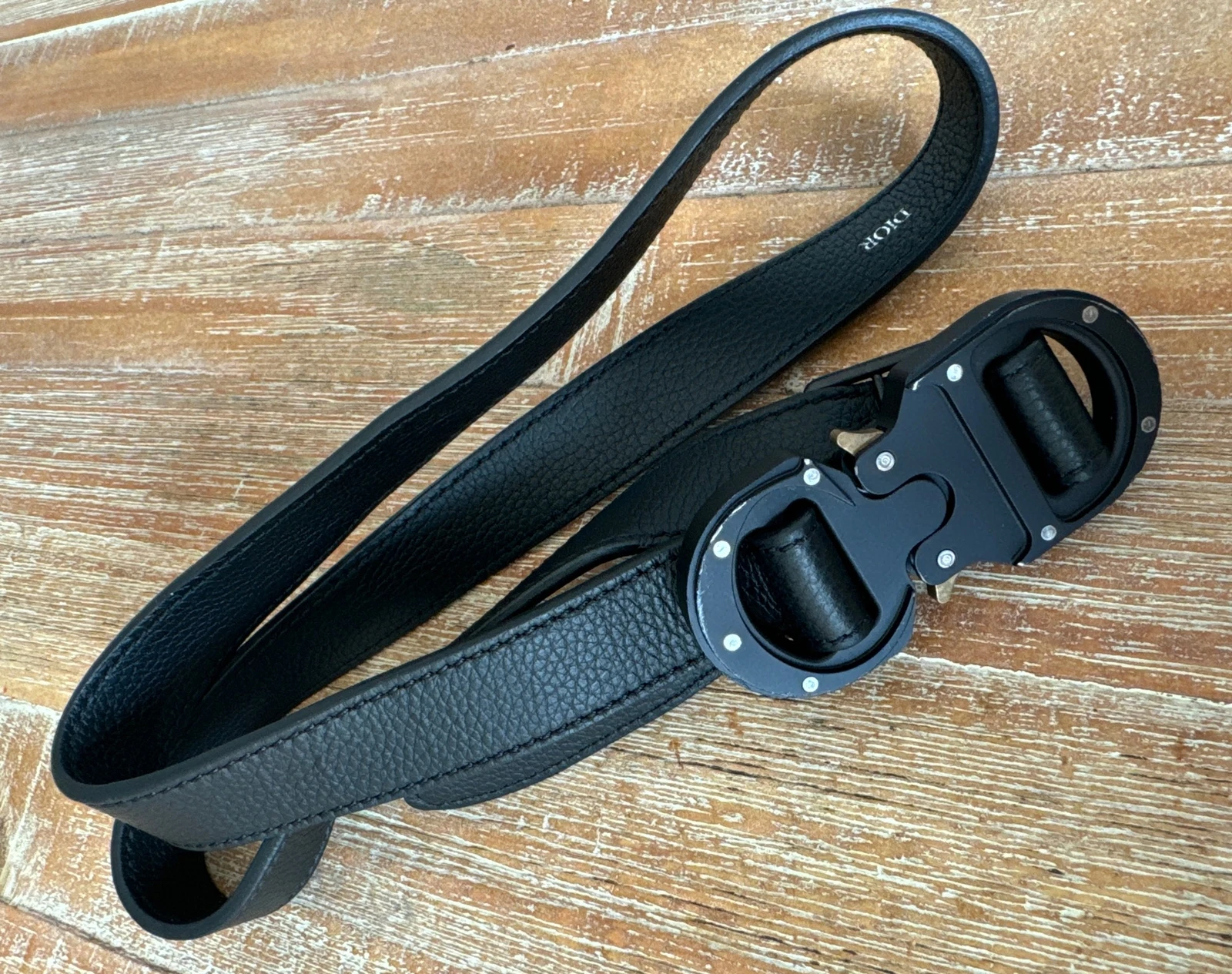 Boucle de ceinture réglable grain Christian Dior 1017 Alyx cuir noir