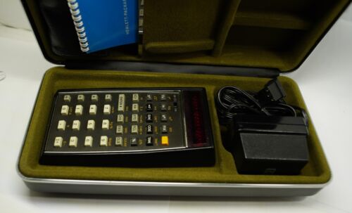 Calcolatrice scientifica Hewlett Packard HP.45 con caricabatterie custodia rigida - vintage BELLO - Foto 1 di 7