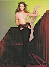 Sexy Model Gambe Lunghe in Velo Thierry Mugler - Cornice Uomo Stampa Grotta Ad Clipping