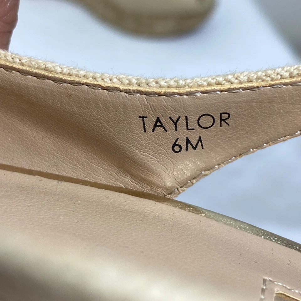 Sandalias Tahari Taylor Para Mujer 6 Beige Tela Metálica Alpargata Punta abierta Cuña Foto 2 de 4