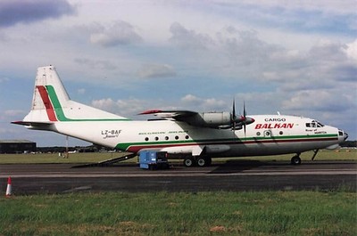 Foto Balkan Cargo LZ-BAF Antonov 12 Flugzeug ca. 10 x 15cm - dam101