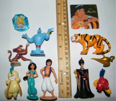 Disney Aladdin Deluxe Figure Set of 12 with Bonus Ring and Sticker