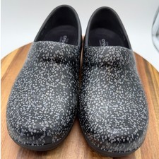 Crocs Neria Pro II Work Clogs Women's 6 Black Gray Speckled Slip Resistant 0319