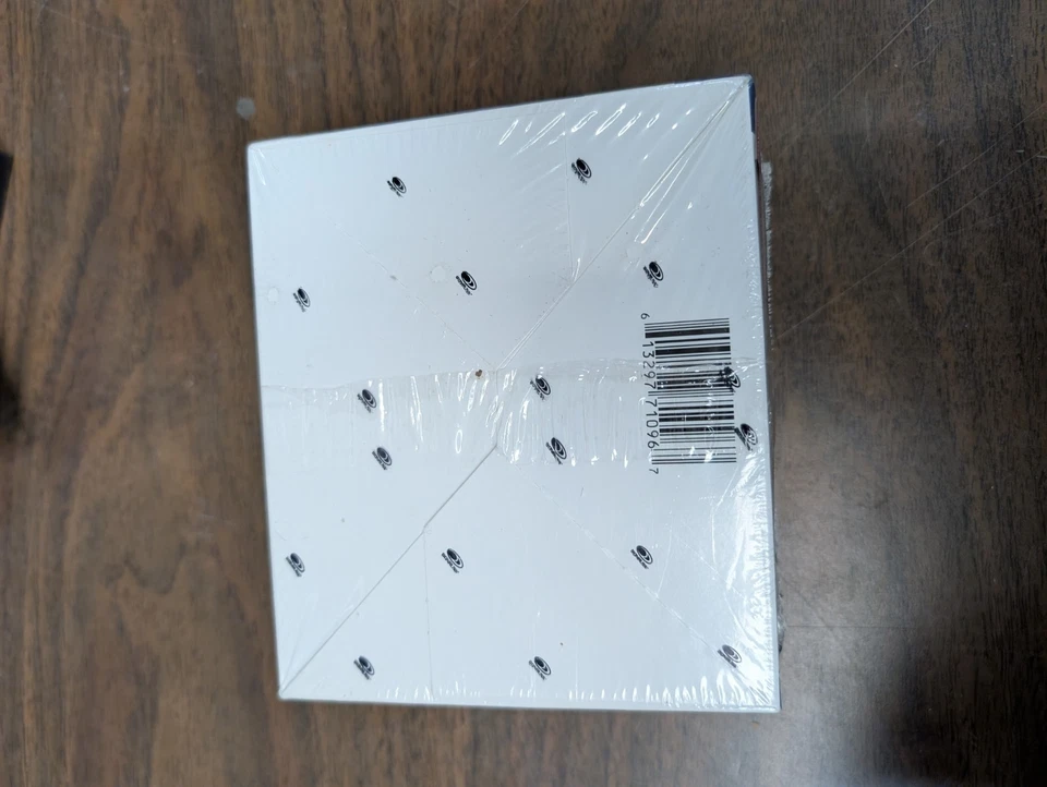 2004 DONRUSS THROWBACK THREADS MLB BASEBALL RETAIL  BOX 24 PACKS NEW SEALED - Image 3 of 3