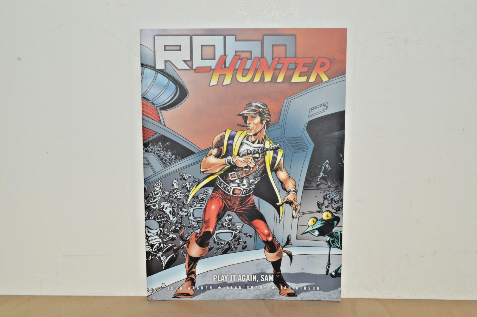 Robo Hunter Play It Again Sam - John Wagner - 2000AD TPB 2005 (#V3) 1st Ptg