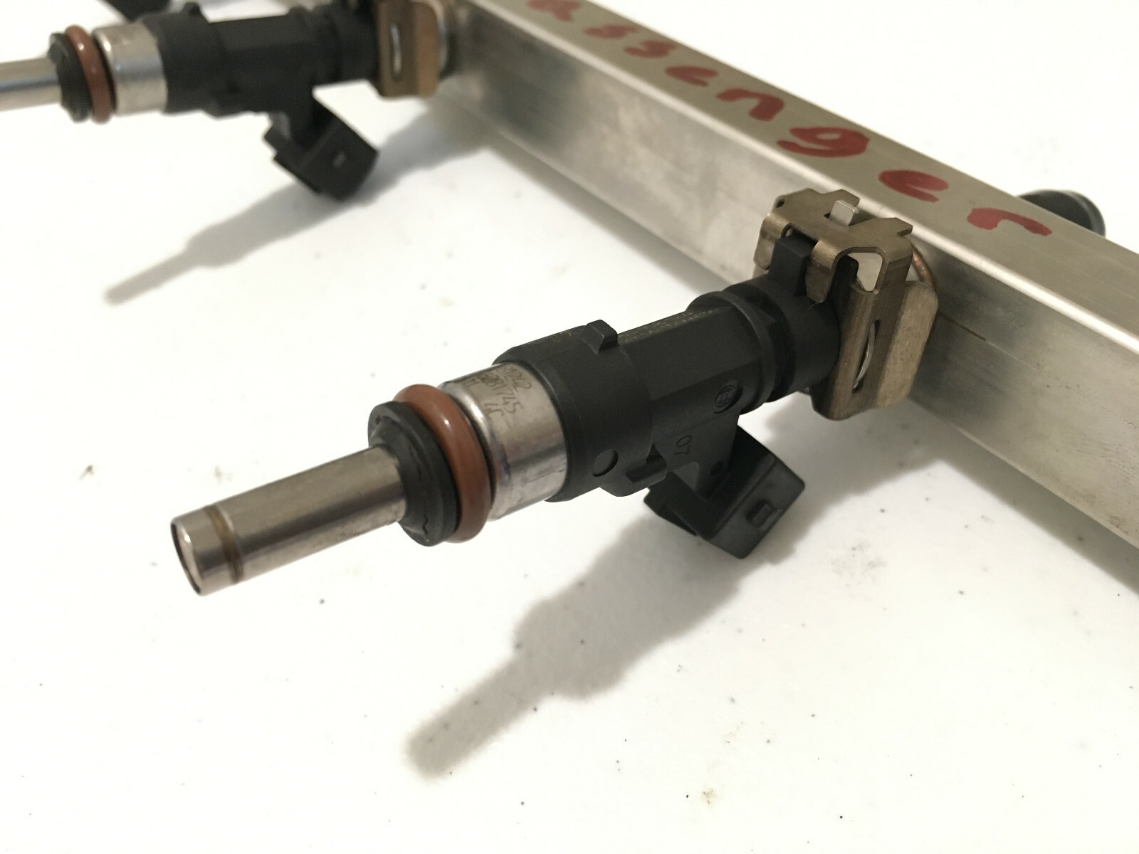 06 MASERATI QUATTROPORTE M139 4.2 ENGINE FUEL RAIL W/ INJECTORS PASSENGER SIDE