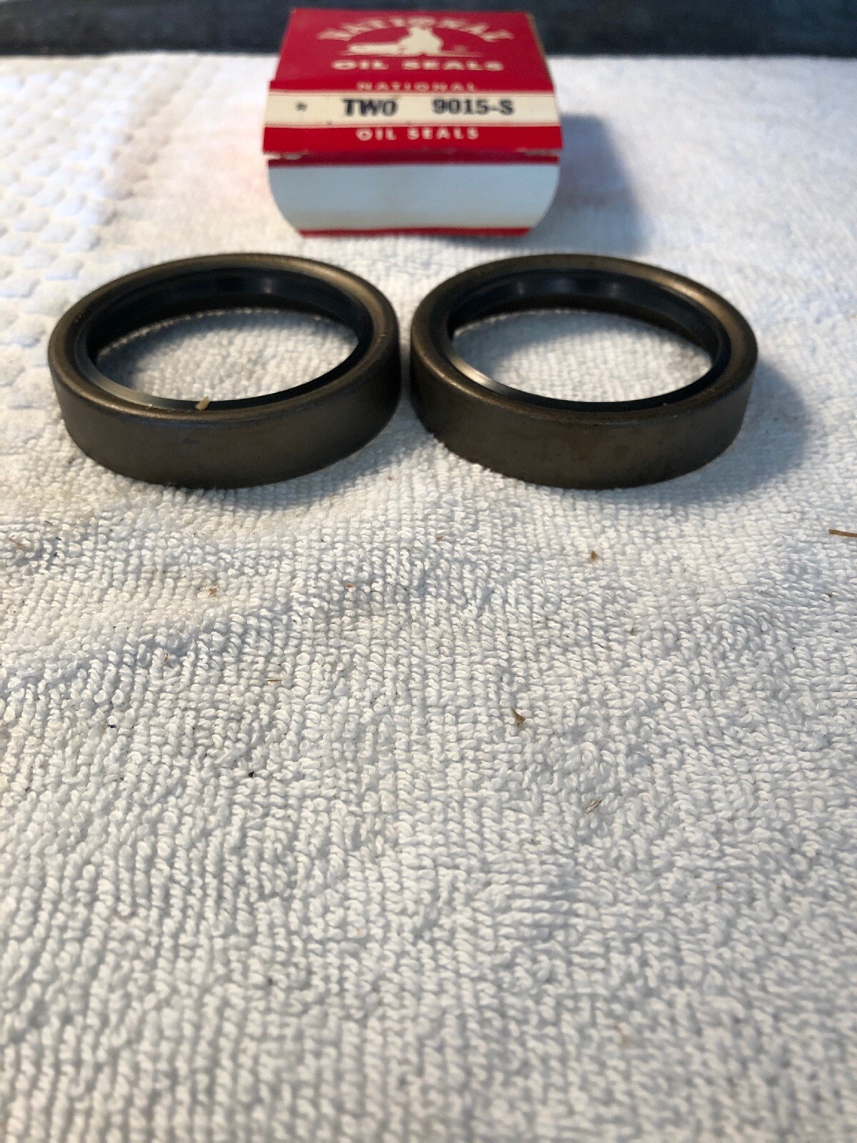 2 NOS National 9015S Front Wheel Seals 1962 63 64 65 66 67 68 GMC 1/2