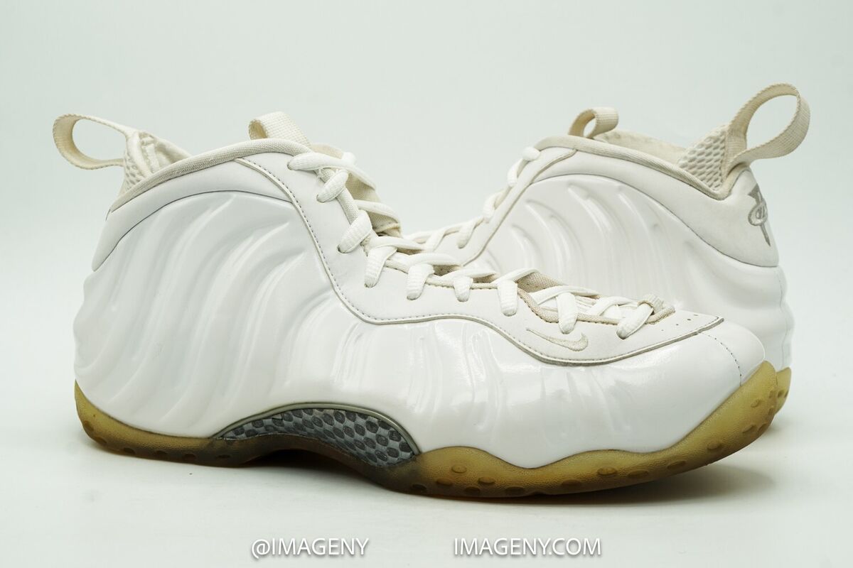 NIKE AIR FOAMPOSITE ONE USED SIZE 9.5 WHITE OUT METALLIC NIKE AIR FOAMPOSITE ONE USED SIZE 9.5 WHITE OUT METALLIC