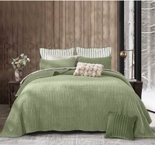 Luxury Velvet King Quilt Set - Lightweight Cozy Comforter Shams Sage Green