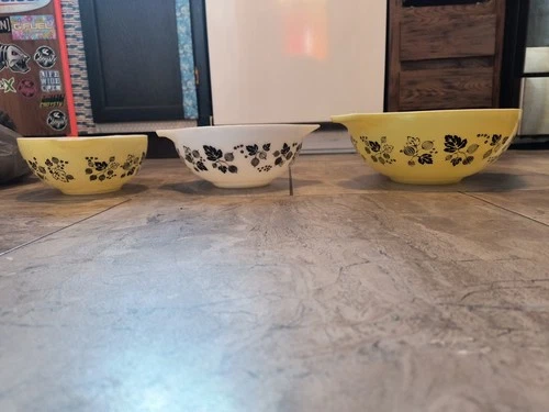 Pyrex Gooseberry Mixing Bowls Three-piece Set Number 442 443 444