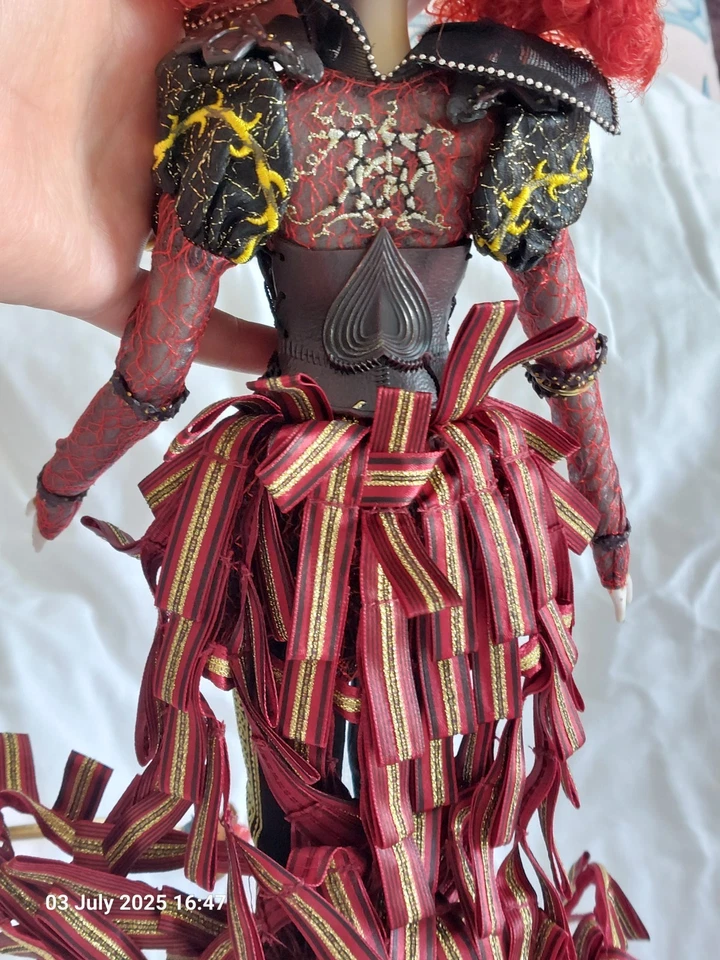 Disney Store Limited Edition Red Queen Doll  Alice Through the Looking Glass  17 - Image 3 of 4