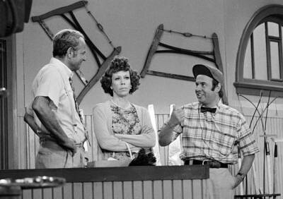 The Carol Burnett Show With�Harvey Korman, Tim Conway 1975 Old Tv Photo 1