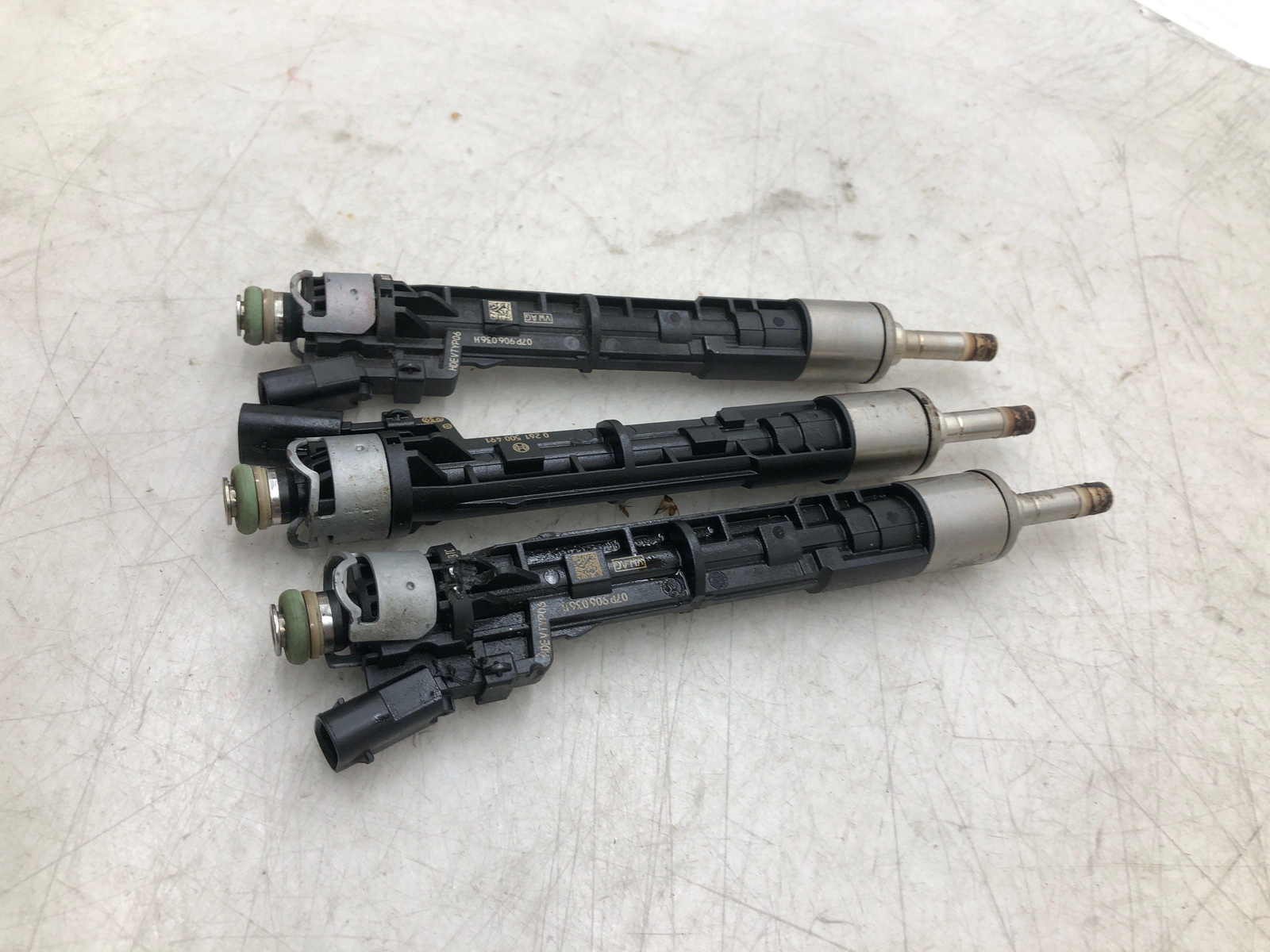 2016-2020 BENTLEY BENTAYGA OEM (B) FUEL INJECTOR SET 3PCS *58K MILES*