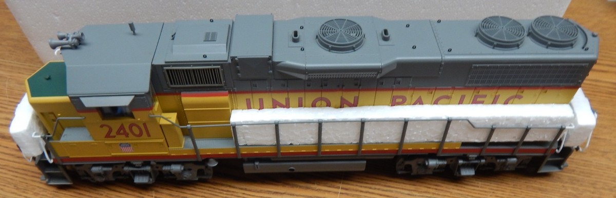 K-LINE K2490-2401 UP UNION PACIFIC GP38-2 DIESEL LOCOMOTIVE USED 