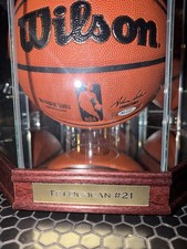 San Antonio Spurs Collecting and Fan Guide 81