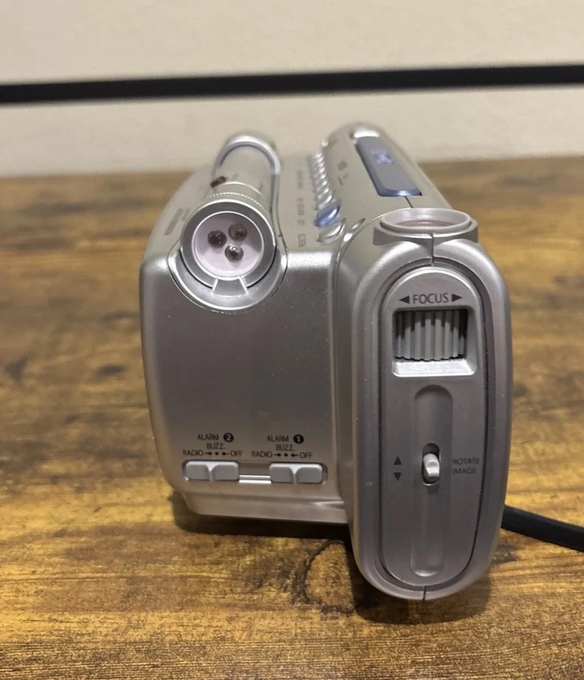 Emerson Research SmartSet Alarm Clock Radio Projector w/ FLASHLIGHT (WONT WORK) - Image 4 of 4