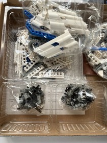 LEGO MINDSTORMS: Droid Developer Kit (9748) Interior New Damaged Open Box