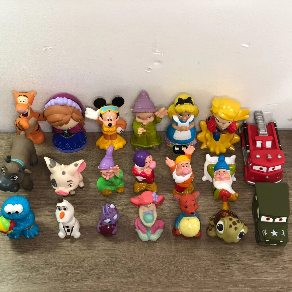 Lote de 20 juguetes de baño Disney figuras estatuillas coches Blancanieves congelado Ariel chorro Foto 2 de 4