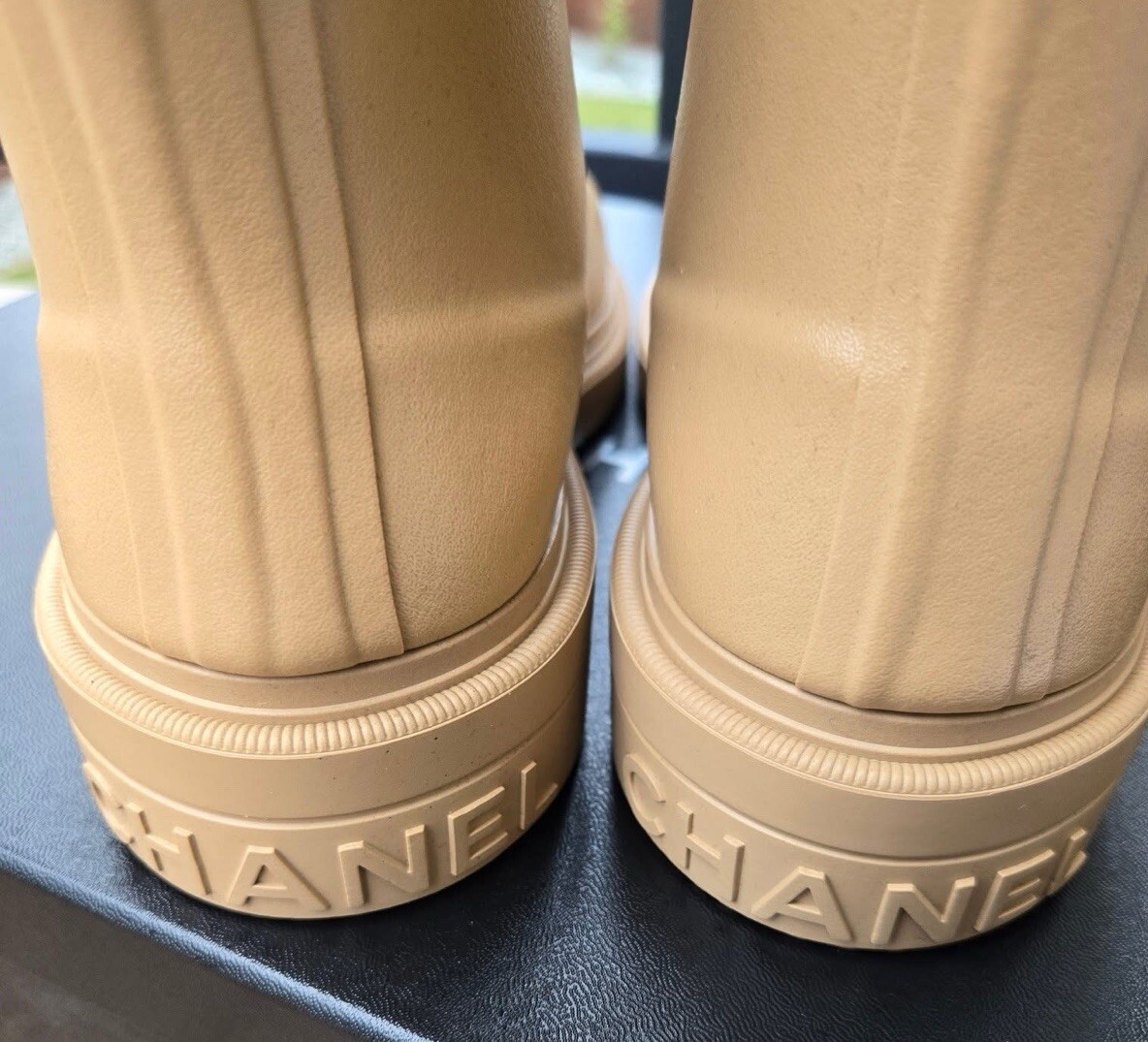 size 39EU NIB CHANEL Beige Rubber Rain Boots White CC Logo size 39EU NIB CHANEL Beige Rubber Rain Boots White CC Logo