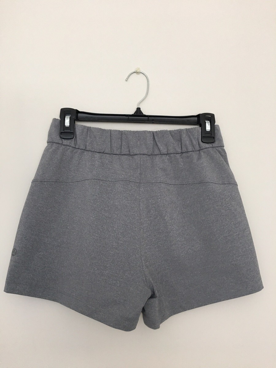 LULULEMON GRAY ELASTIC DRAWSTRING WAIST FRONT POCKETS SHORTS