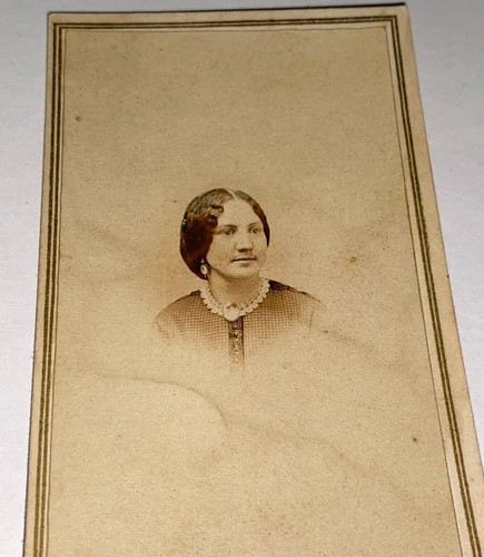 Rare Antique American Civil War Era Woman! Brooch! Illinois CDV Photo! Dated! - Picture 3 of 5