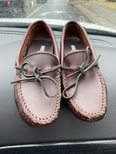 Minnetonka Moccasin Women's Sz 6 Dark 