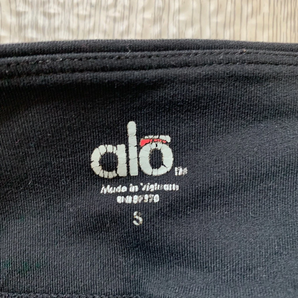 alo-yoga cropped stretch pull on mesh panel athletic leggings