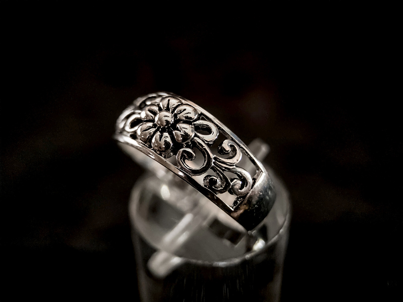 Sterling Silver Ring with Vines & Flower Motif - image 7