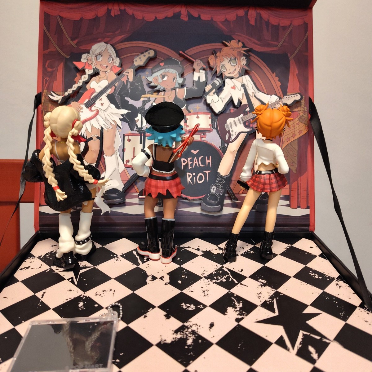 Peach Riot Pop Mart Bloody Valentine, Figures, Box, Poster