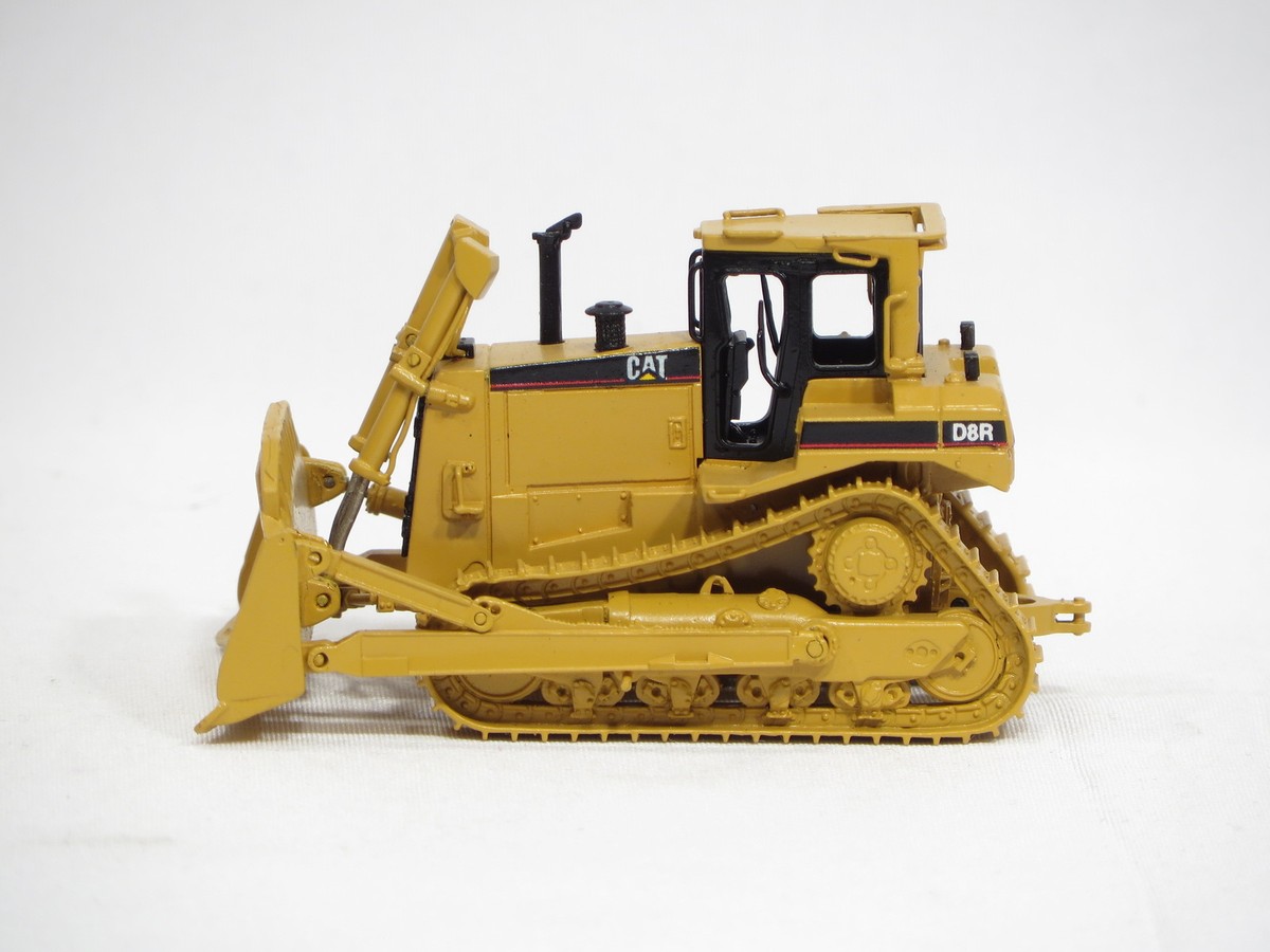 その他 CAT SCALE MODELS 1:50 D8R 1:50 Cat® D8R Track-Type Tractor — Diecast Masters America