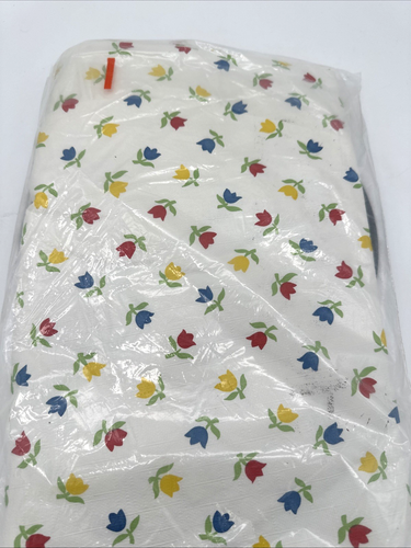 Vintage Vinyl Flannel Back Tablecloth Flowers Design 60” Round Hanging Lace - Picture 4 of 4