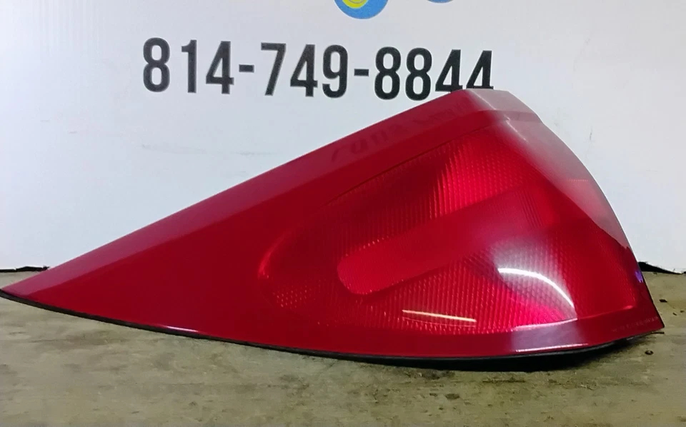 Luz trasera izquierda del lado del conductor Buick Rendezvous 2002-2003 montaje y arnés OEM Foto 4 de 4