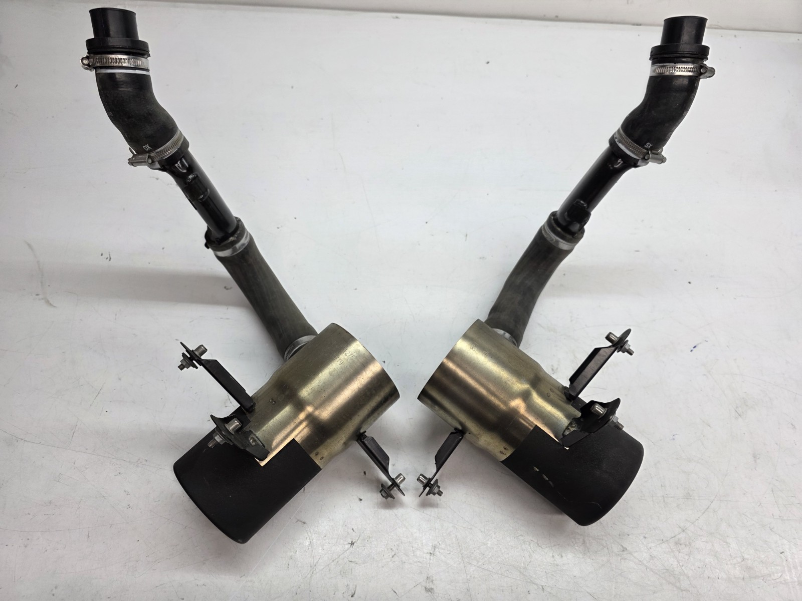 FERRARI 488 PISTA REAR EXHAUST TIP TAIL PIPE BLACK OEM 821275 821276